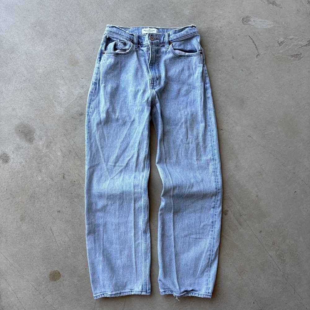 Abercrombie & Fitch The 90s Relaxed Jean High Rise Womens 27/4S Light Wash Blue
